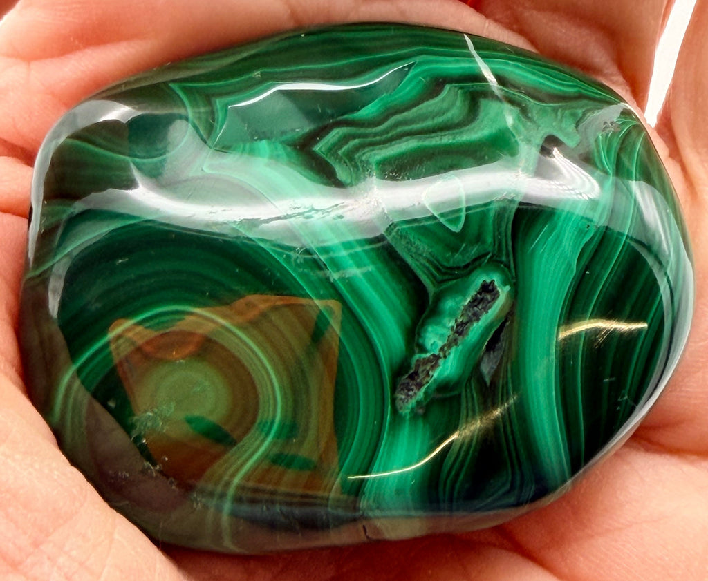 Malachite Polished Palm Stone – 77g Eye Pattern Display Piece