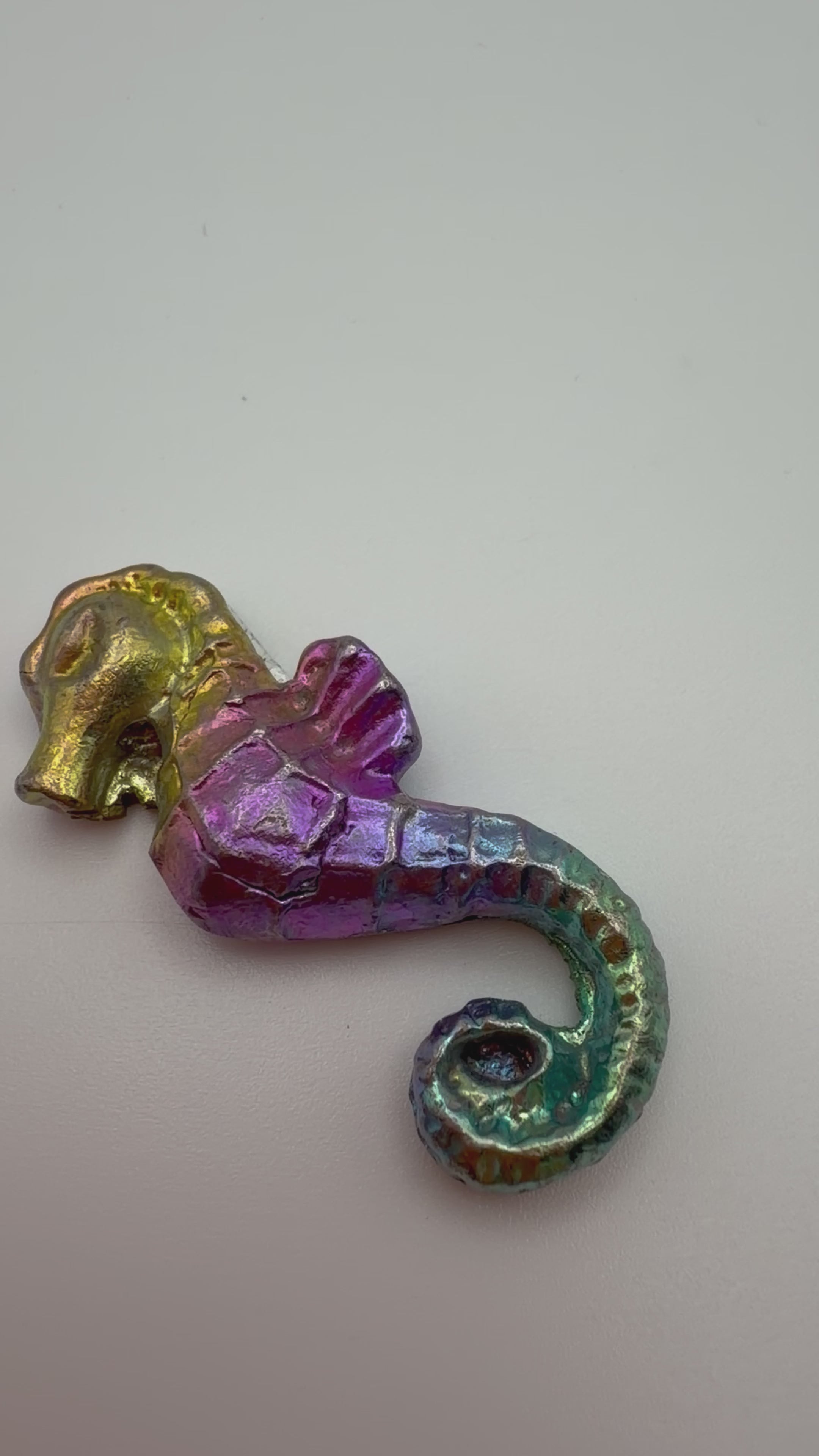Rainbow Bismuth Seahorse Ornament – Mini Metallic Decorative Figure